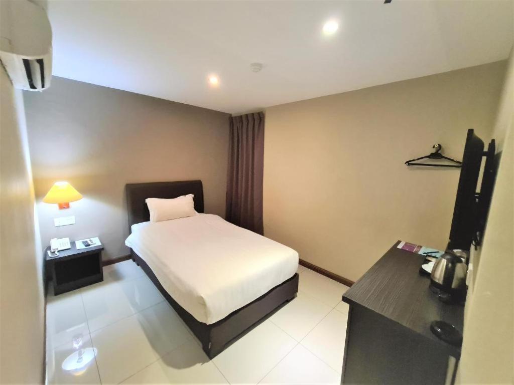 Hotel Merdeka 3*